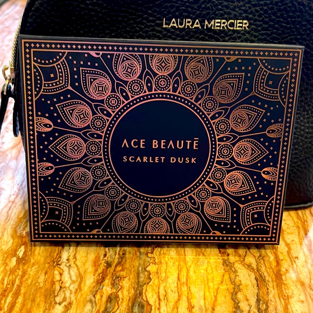 ✨Ace Beautē Scarlet Dusk Eyeshadow Palette✨